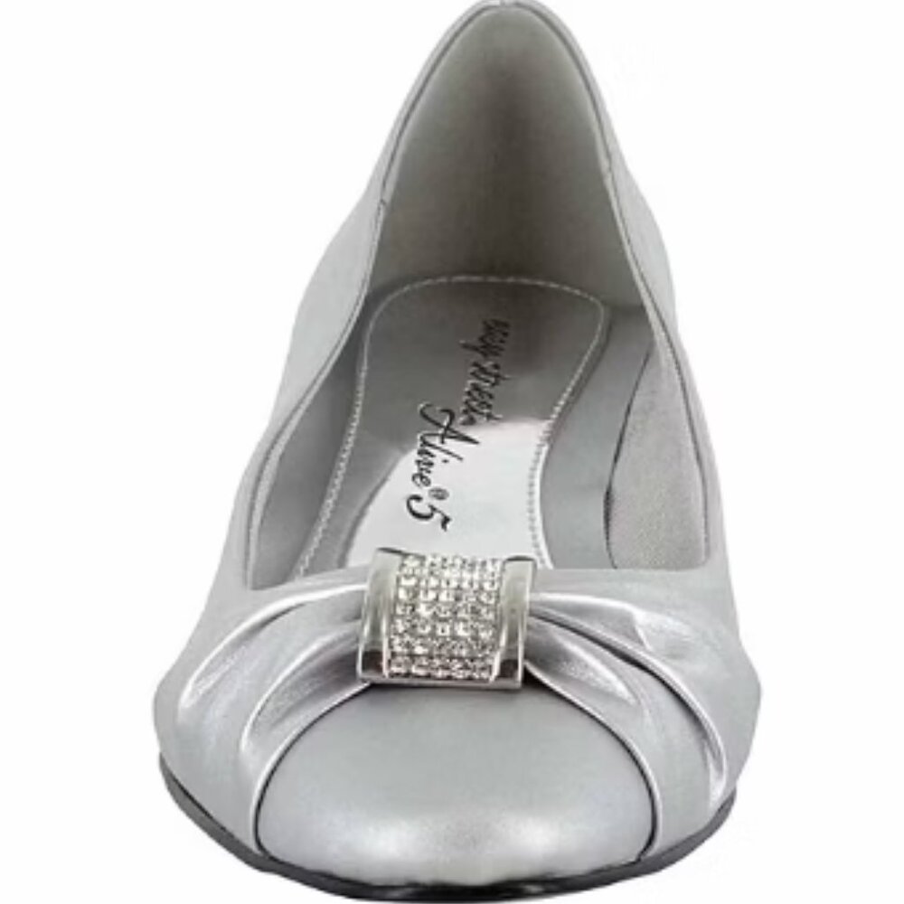 NWT Easy Street Alive 5 Round Block Heel Pumps Eloise - Silver Satin 7.5 M